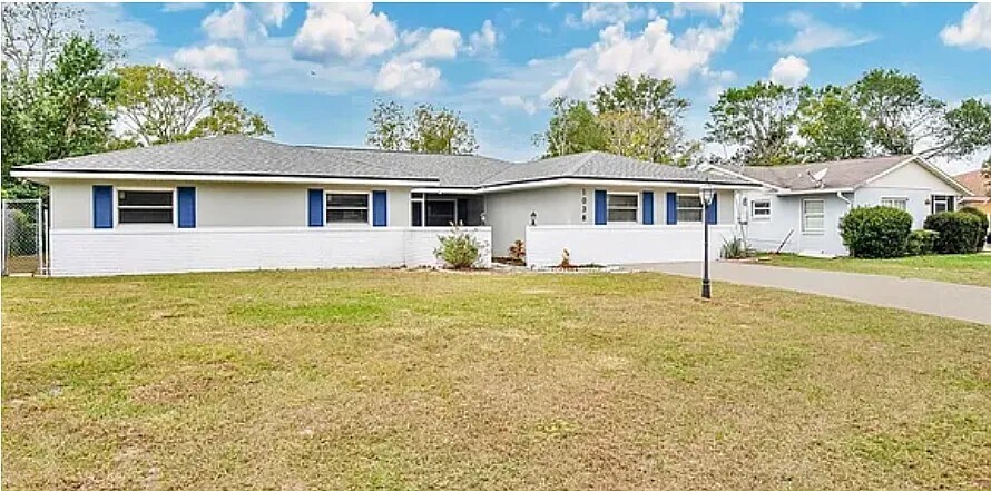 Primary Photo - 1038 E Hancock Dr