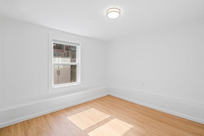 Building Photo - Cute. Chill. Perfect for SF living.