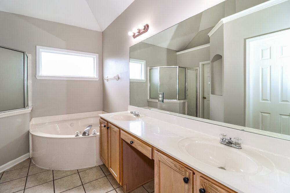 Building Photo - 1605 S Frence Creek Cove
