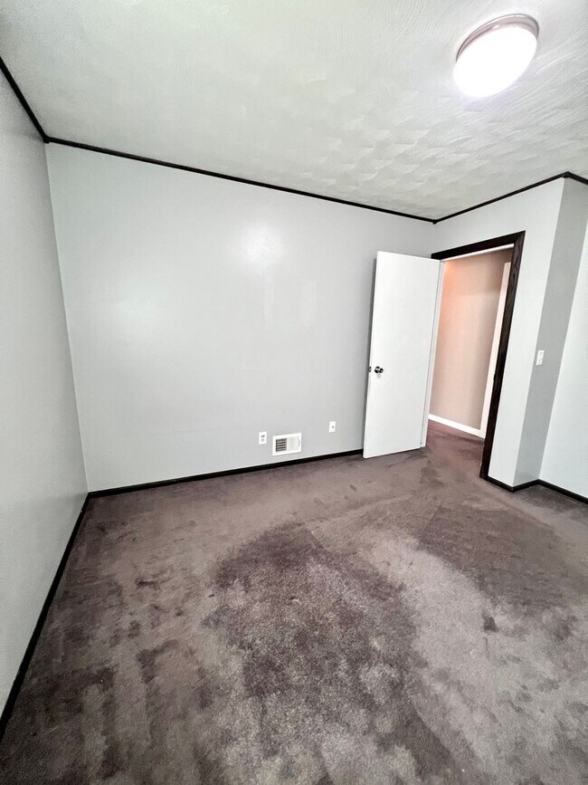 Building Photo - Beautiful 3 bed, 2 bath, 2 car garage