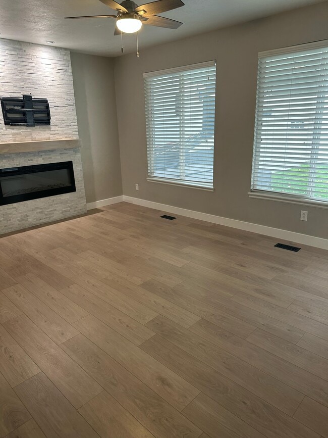 Building Photo - 5778 Ballerina Way