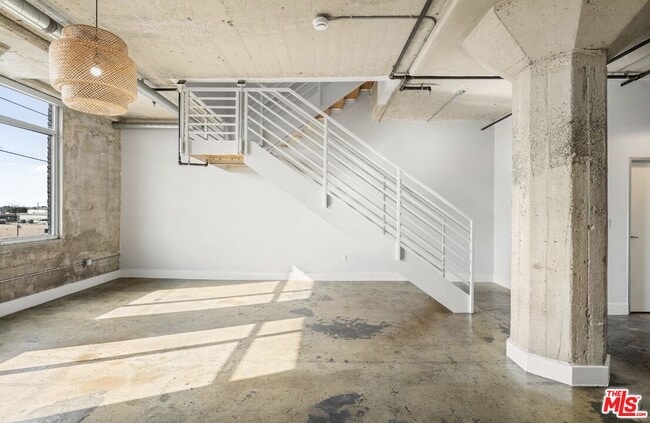 Building Photo - 825 East 4th St