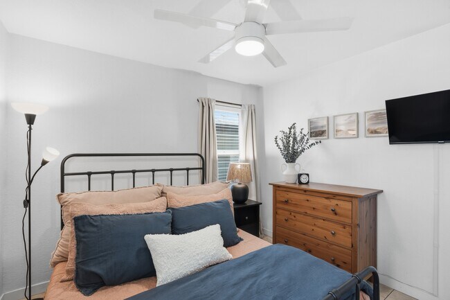 Building Photo - 2606 Juan St