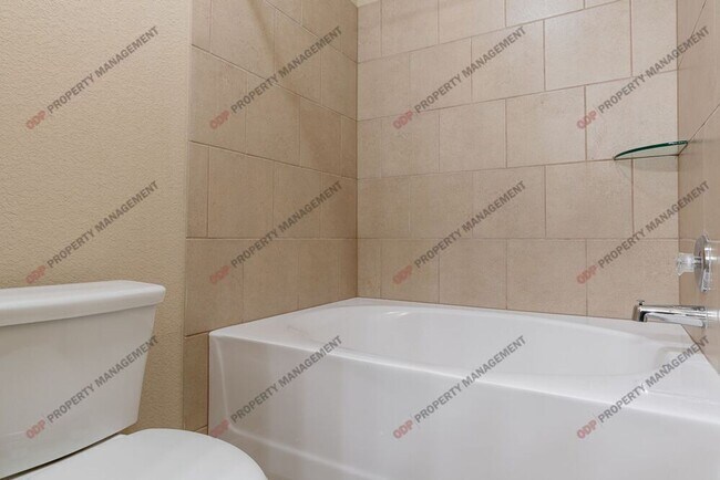 Building Photo - 2425 Bellmont