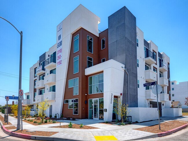 Interior Photo - Metro Pointe North