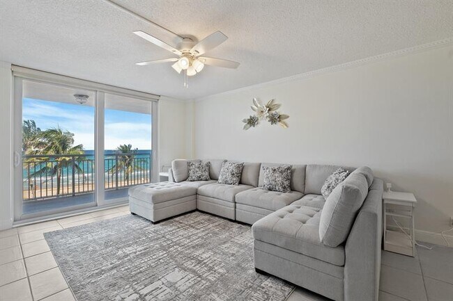 Building Photo - 1051 Hillsboro Mile