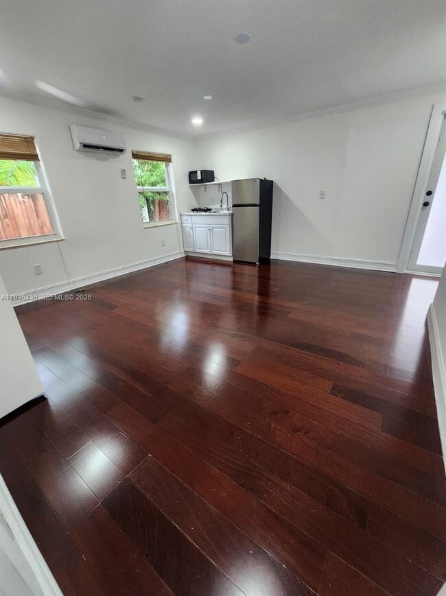 Building Photo - 645 NW 7th Ave