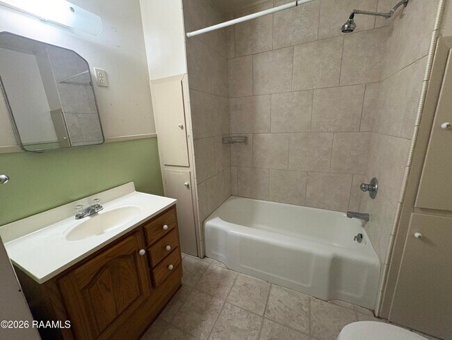 Building Photo - 605 Coolidge St