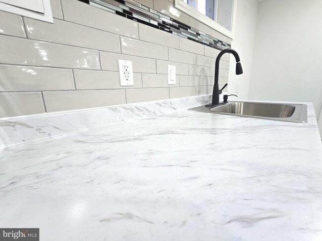 Building Photo - 4813 Lawrence St