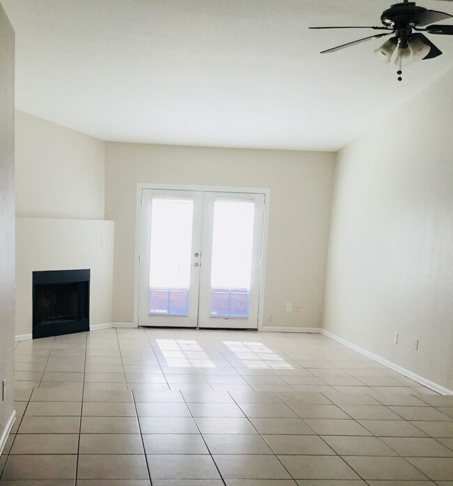 Building Photo - Beautifully remodeled 2bed/2ba Townhome - Ask about our Move-in Specials