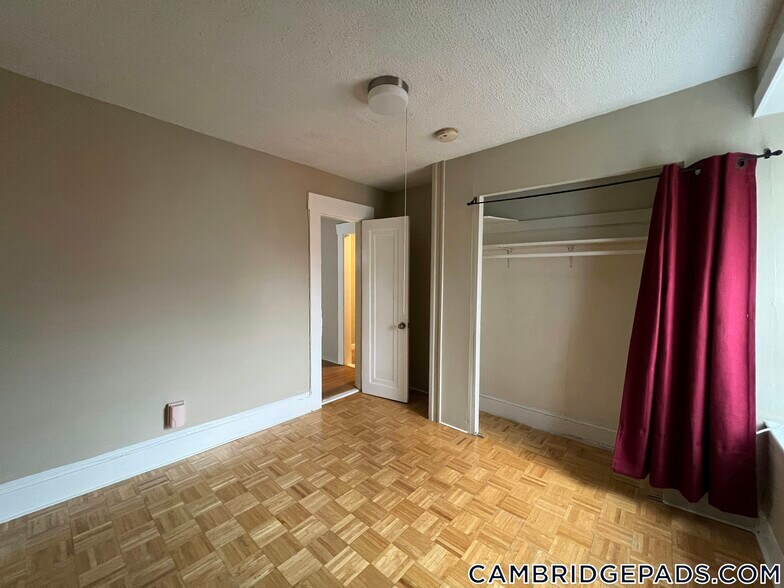 Building Photo - 359 Windsor St