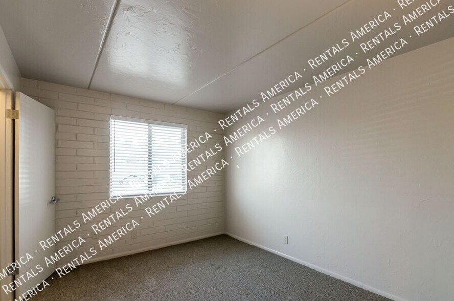 Building Photo - 55 N Cherry Ave