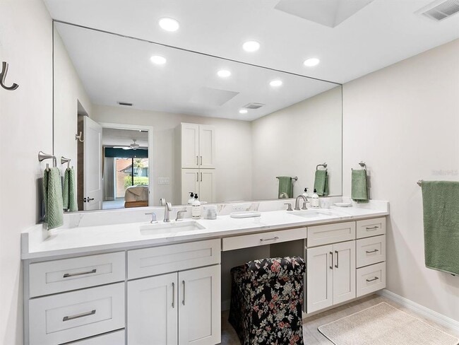 Building Photo - 6094 Wilshire Blvd