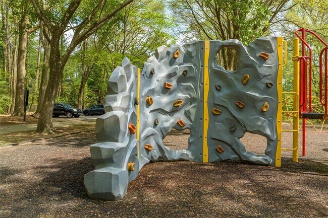 Building Photo - 1333 Victor Rd NE