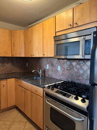 Building Photo - 1008 Spruce St