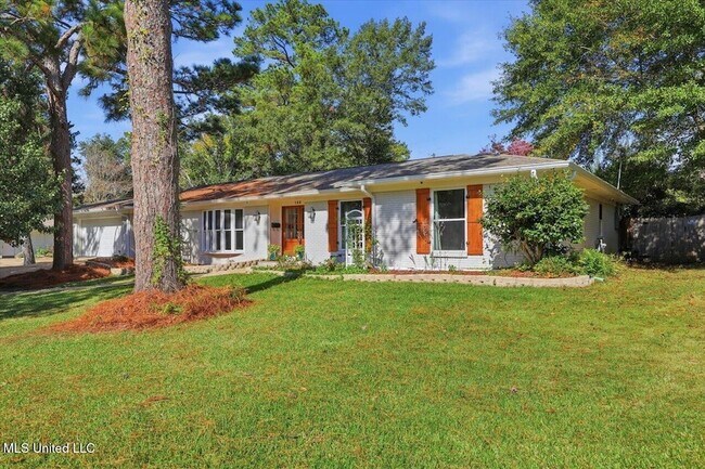 Building Photo - 144 Rollingwood Dr