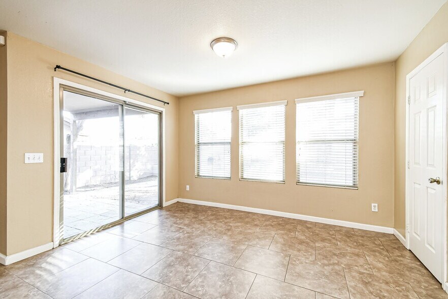 Building Photo - 775 W Aviary Way