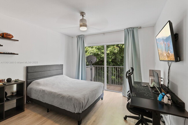 Building Photo - 11389 NW 87th Ave