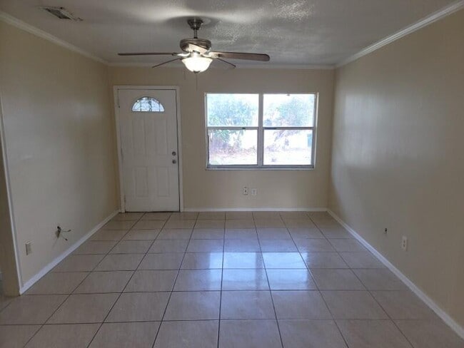 Building Photo - 3105 Langston Dr