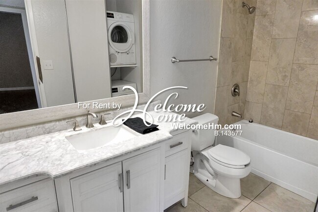 Building Photo - Convenient & Cozy Ground Level Condo Near ...