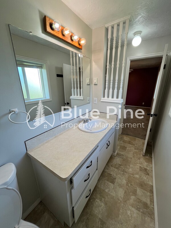 Building Photo - 395 Hemlock Cir