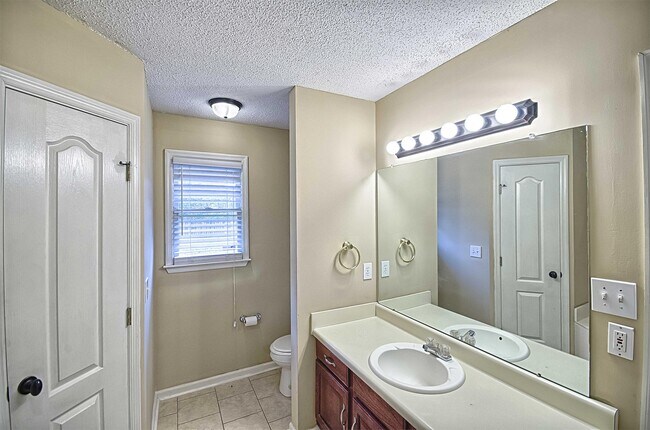 Building Photo - 123 Bordeaux Ln