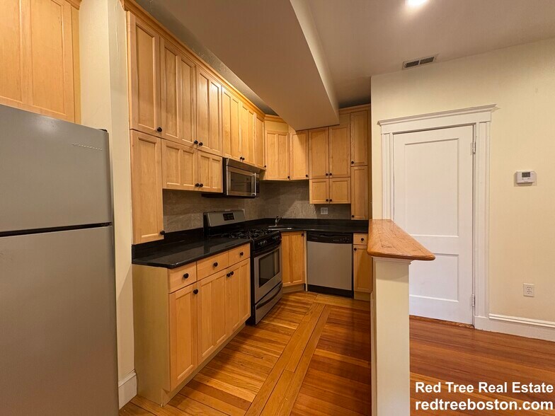 Building Photo - 191 Winthrop Rd