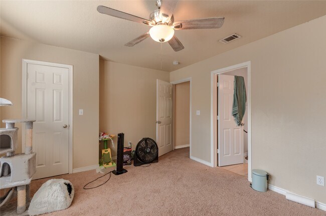 Building Photo - 104 Yegua Cir