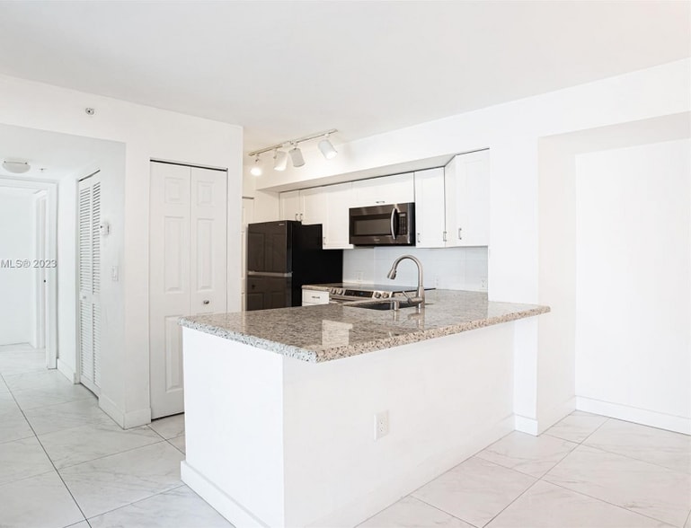 Building Photo - 777 SW 111th Way
