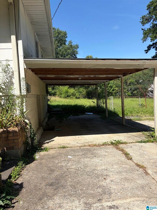 Building Photo - 1720 Home Garden Dr