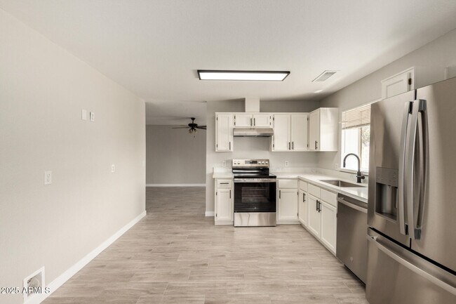 Building Photo - 4001 W Libby St