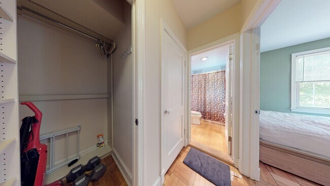 Building Photo - Large One Bedroom with Renovated Kitchen, Off Street Parking Included, Separate Office Space!