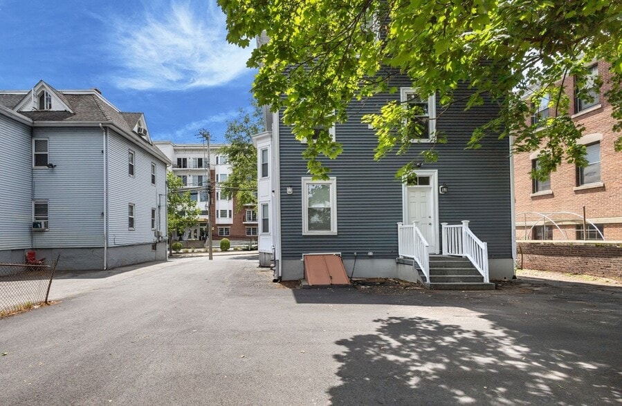 Building Photo - 120 Pitman St
