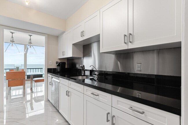Building Photo - 5550 N Ocean Dr