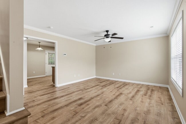 Building Photo - Knoxville 37912 - 2 bedroom 1.5 bath condo - call Jean Chung 865-386-1022