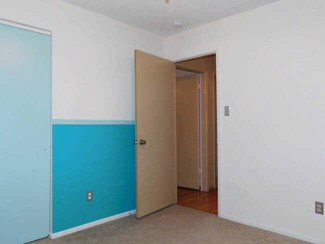 Building Photo - 4 BEDROOM HOME IN COLLEGE PARK!
