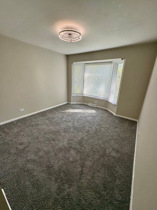 Building Photo - 207 Walker Dr