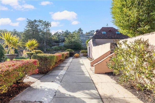 Building Photo - 216 Gray Craig Rd