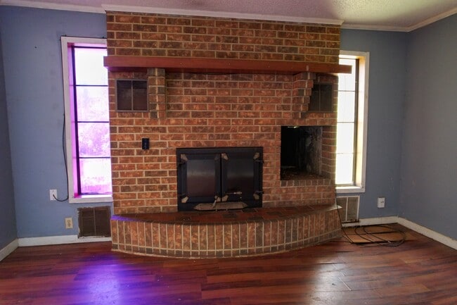 Building Photo - 460 Rogers St NW