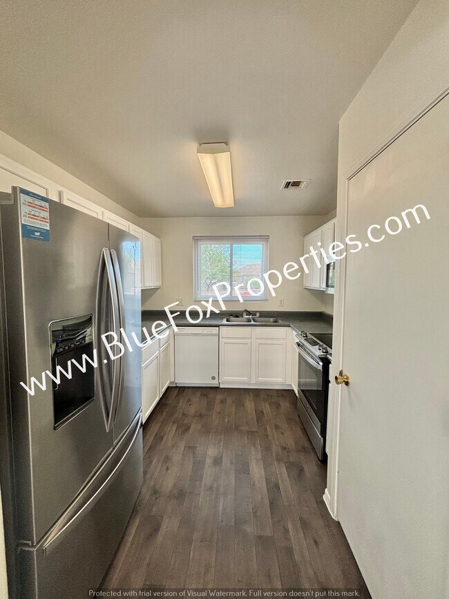 Building Photo - 6006 S Mogollon Dr