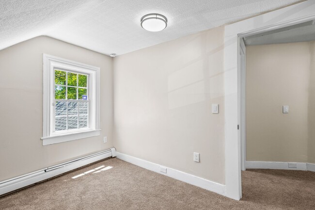 Building Photo - Beautifully Renovated 4-Bedroom Home in Ea...