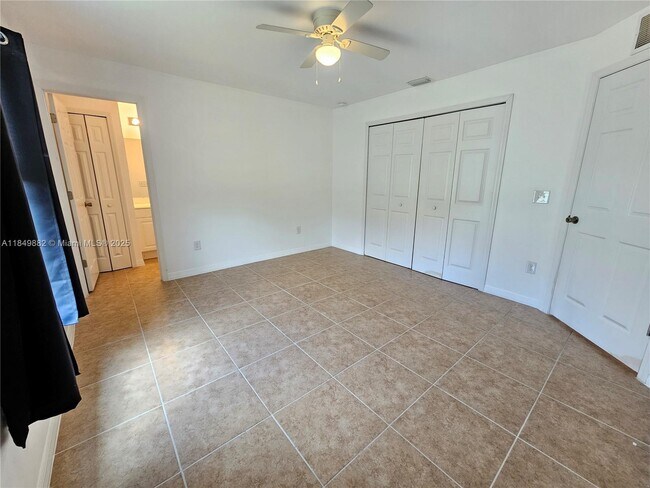 Building Photo - 3820 SW 16th Pl
