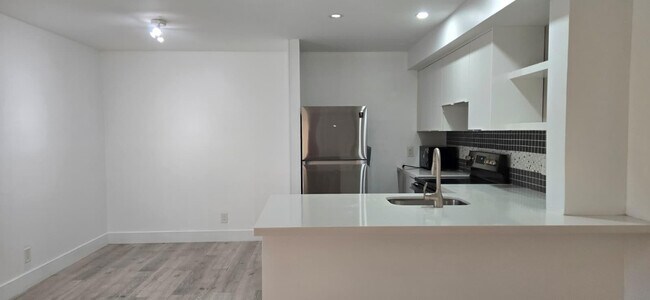 Building Photo - 10930 Royal Palm Blvd