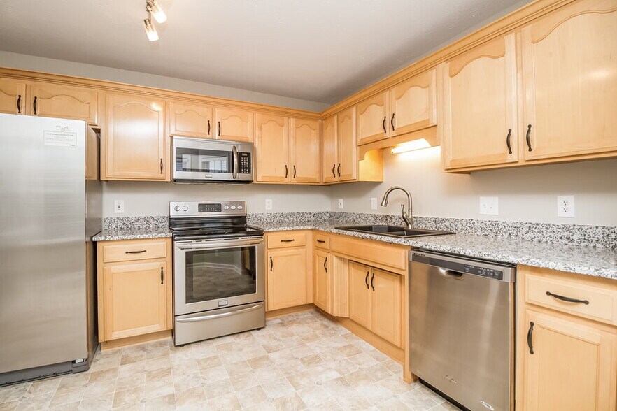 Building Photo - 2910 Iona Dr