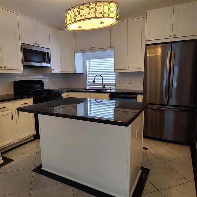 Building Photo - 15218 Lucky Star Dr
