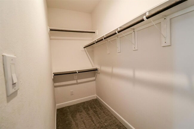 Building Photo - 2745 Clinton Dr