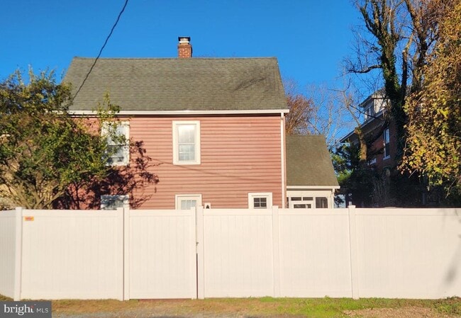 Building Photo - 114 N Pine St