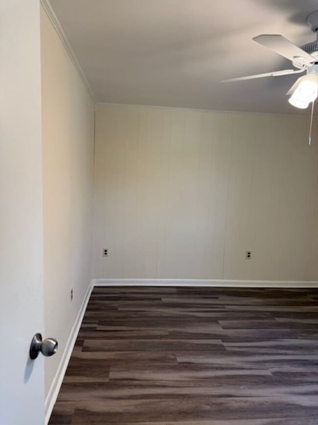 Building Photo - Heart of Surfside East of 17