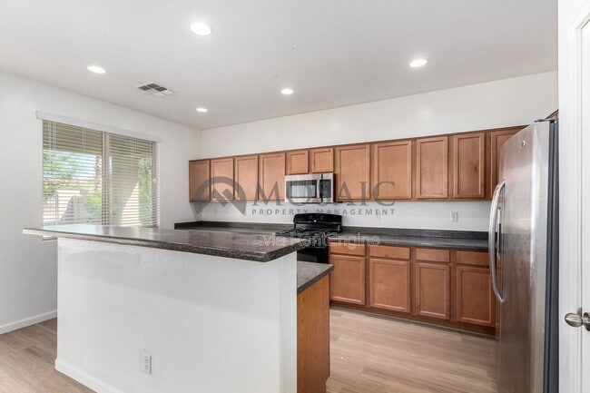 Building Photo - 904 E Euclid Ave