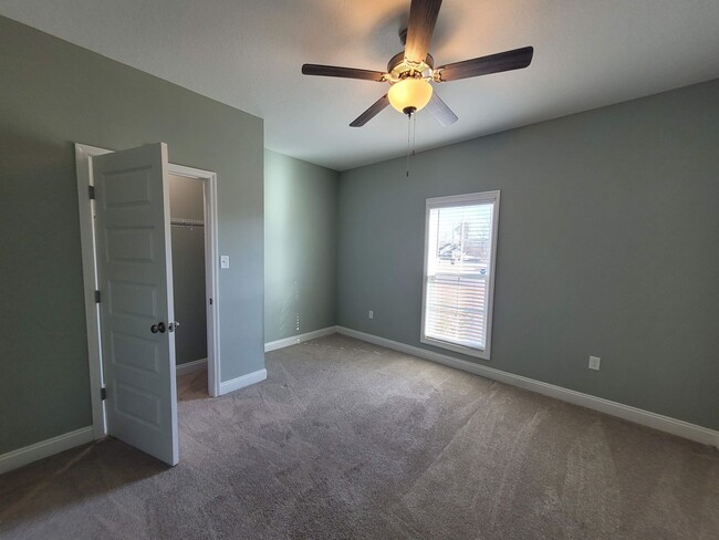 Building Photo - Spacious 4-Bedroom Home with Modern Featur...